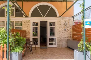 Mon Repos Liston Suites - Image 5