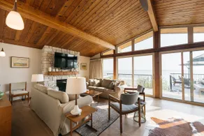 Newly Renovated Luxury Lake Front Cottage with Private Dock and boat lift - Image 5