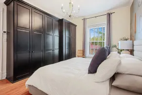 Luxurious Victorian Loft on the Doorstep of PEC - Image 4