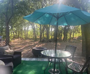 Spacious 2100sqft. 5 minute drive to Lake - Image 2