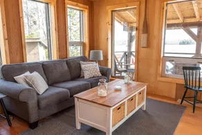 Cheerful 3-bedroom cottage with Indoor Fireplace - Image 4