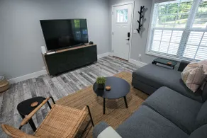 Luxury Getaway in the Heart of Downtown Corbin - Image 4