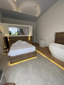 Cozy luxury home - Image 4