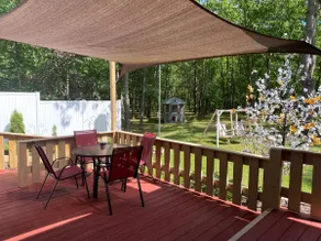 Relaxing home with backyard, deck and fire pit - Image 5
