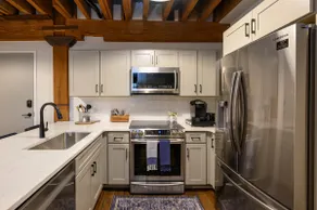 Regal Retreat in Nashville Pool Gym Free Parking - Image 2