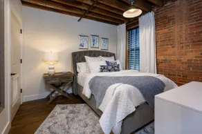 Regal Retreat in Nashville Pool Gym Free Parking - Image 3