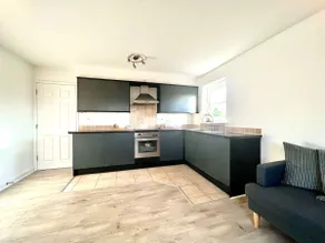 Cosy apartment in town centre - Image 4
