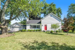5 Mins to the BIG HOUSE with HUGE YARD - Image 5