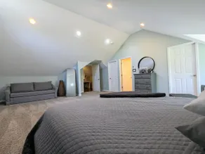 5 Mins to the BIG HOUSE with HUGE YARD - Image 4