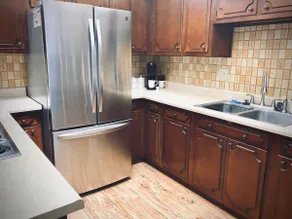 Clean 3 bedroom with garage close to park - Image 4