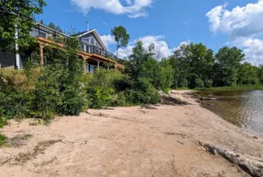 Westleys Lakehouse - Stunning Beachfront Cottage - Image 2