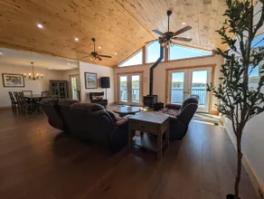 Westleys Lakehouse - Stunning Beachfront Cottage - Image 4