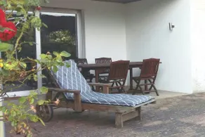 LIVING .... Bungalow with large garden. - Image 2
