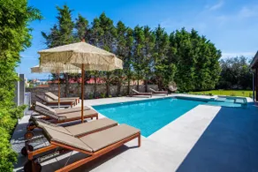 3 Roses Residence - Image 3