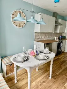 Our cosy coastal cottage - Image 3