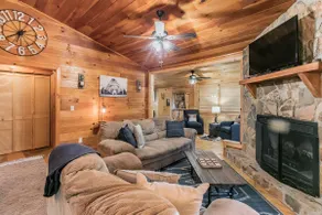 *NEW*Hot Tub* King Bed* 8 Min. to Blue Ridge*WIFI - Image 3