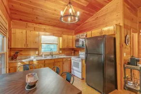 *NEW*Hot Tub* King Bed* 8 Min. to Blue Ridge*WIFI - Image 5