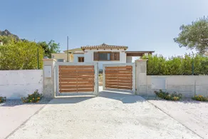 Villino Elisa with veranda and garden overlooking the sea - Image 2
