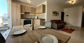 Lovely Apartment with Side Sea View - Image 2