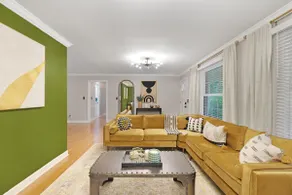 The Evergreen Bungalow | 3min Main Street Franklin - Image 2