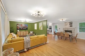The Evergreen Bungalow | 3min Main Street Franklin - Image 4