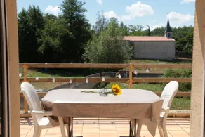 3 bedroom house in a green setting - Image 2
