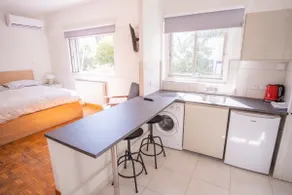 Secluded Studio flat with own entrance & parking. - Image 3