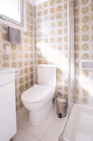 Secluded Studio flat with own entrance & parking. - Image 2