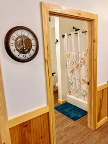 Whistle Stop Bunkhouse with garage parking & patio - Image 4