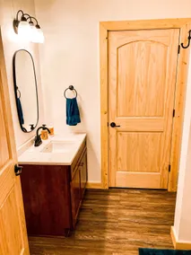 Whistle Stop Bunkhouse with garage parking & patio - Image 2