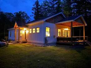 Open concept 4 bedroom Lakehouse - Image 3