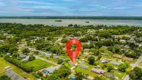 Coastal 3 Bedroom Island Bungalow Minutes to Beach - Image 2