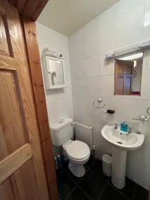 Ideally located 3 bedroom bungalow - Image 4