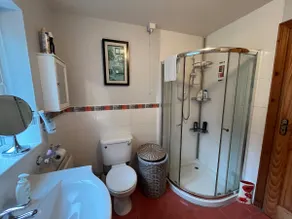 Ideally located 3 bedroom bungalow - Image 5