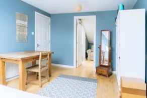 Stylish, pet friendly 3bd flat near Hollyrood Park - Image 5