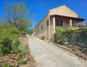 Family home with sea view - Image 2