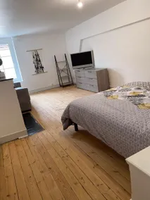 Cheerful townhouse with free parking - Image 5