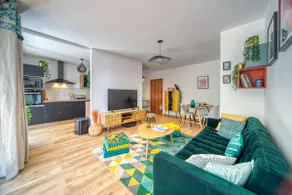 Beautiful contemporary apartment with parking - Image 2