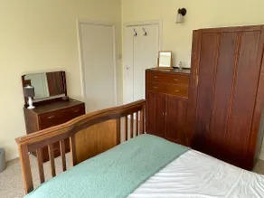 Private 1-bedroom apartment in Raynes Park - Image 3