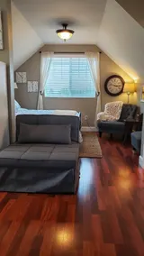 Pet Friendly 1 bedroom upstairs studio apartment - Image 2