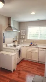 Pet Friendly 1 bedroom upstairs studio apartment - Image 4