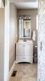 Pet Friendly 1 bedroom upstairs studio apartment - Image 5