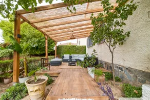 Chalet with pool in idyllic setting - Image 4