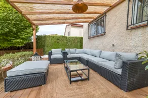 Chalet with pool in idyllic setting - Image 2