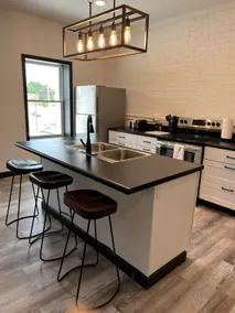 Lovely modern downtown studio with fireplace - Image 2