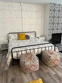 Lovely modern downtown studio with fireplace - Image 5