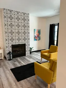 Lovely modern downtown studio with fireplace - Image 3