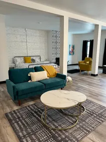 Lovely modern downtown studio with fireplace - Image 4