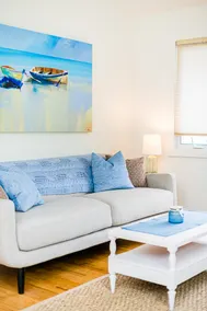 Nature inspired 3 bedroom home close to beach. - Image 2