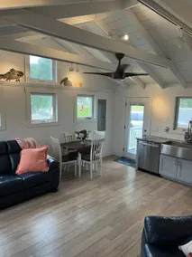 Remodeled Jamestown beach cottage within walking distance to beach - Image 3
